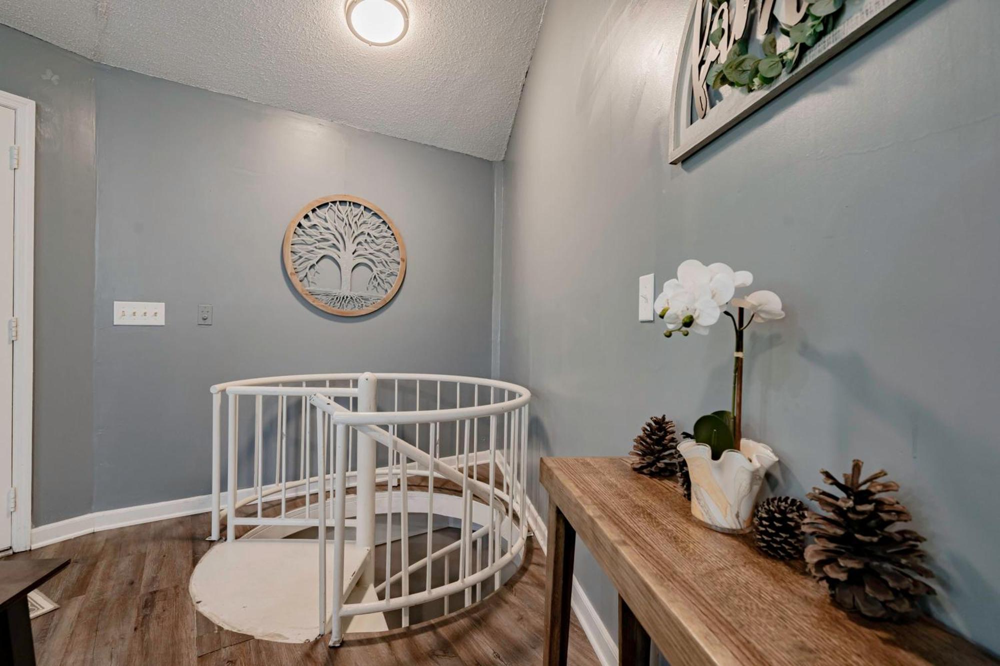 הוילה קולומביה Opulent Octagonal Oasis With Spiral Stairs-Minutes To Base מראה חיצוני תמונה